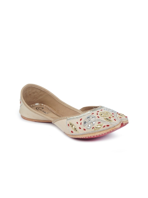

The Desi Dulhan Women Cream-Coloured Embellished Leather Party Mojaris Flats