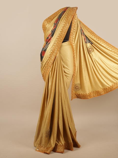 

Pothys Gold-Toned & White Ethnic Motifs Saree