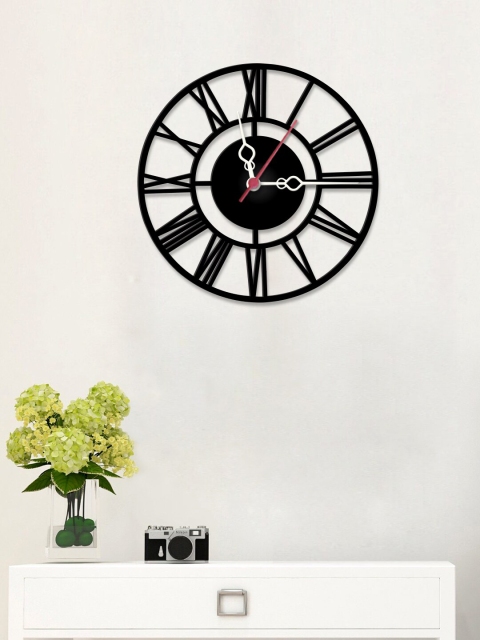 

WALLMANTRA Black Contemporary Roman Number Decorative Wall Clock