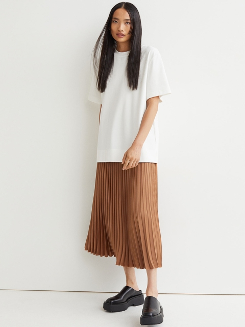 

H&M Woman Beige Pleated skirt
