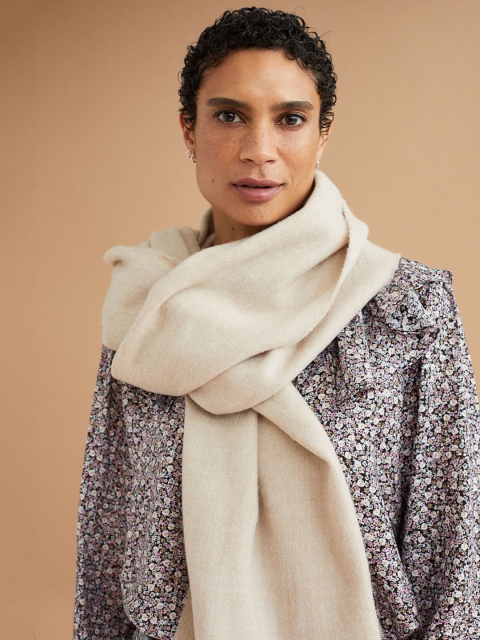 

H&M Women Beige Solid Fringed Scarf
