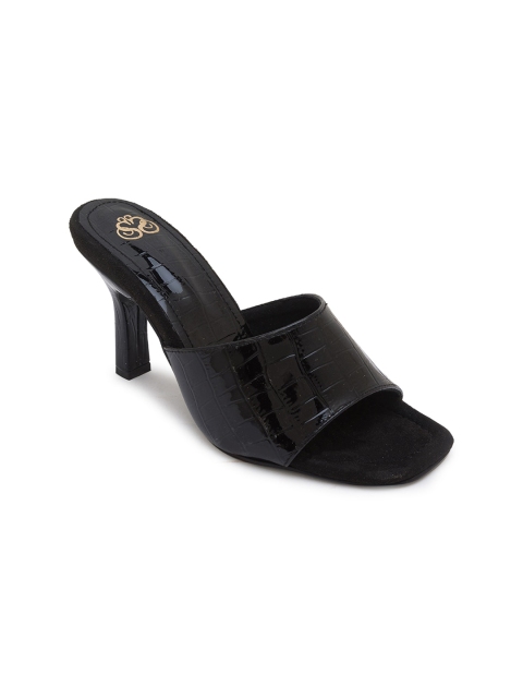 

Sole To Soul Black Pumps