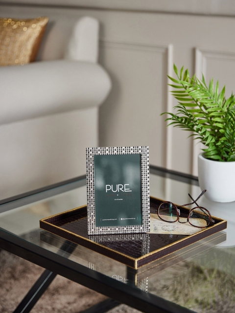 

Pure Home and Living Silver-Toned Solid Table Photo Frame