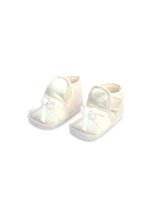 

Spiky Infants White & Silver Bow Detail Booties
