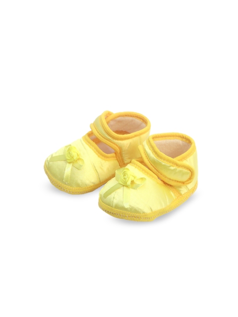 

Spiky Infant Kids Yellow Solid Cotton Booties