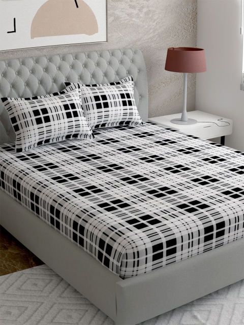 

EverHOME White & Black Geometric 144 TC Queen Bedsheet with 2 Pillow Covers
