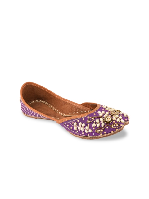 

DESI COLOUR Women Purple & Gold-Toned Embellished Ethnic Mojaris Flats
