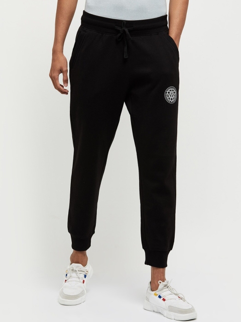 

max Men Black Solid Regular Fit Mid Rise Joggers