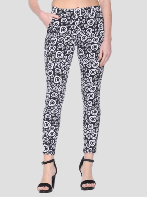 

armure Women Black & White Printed Treggings