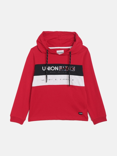 

Octave Boys Red Printed Cotton T-shirt