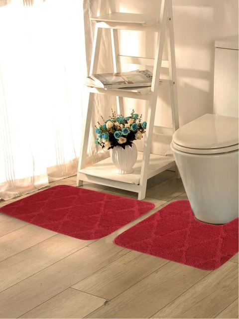 

Lushomes Red Checked Bath Mat Set