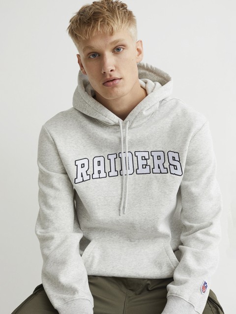 

H&M Men Grey & Black Printed Hoodie