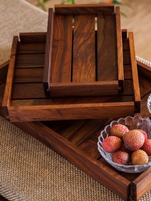 

ExclusiveLane Set of 3 Brown Sheehsam Wood Rectangular Trays