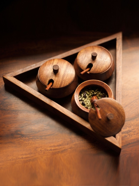 

Triangular Jar Set With Tray & Spoon In Sheesham Wood, Brown