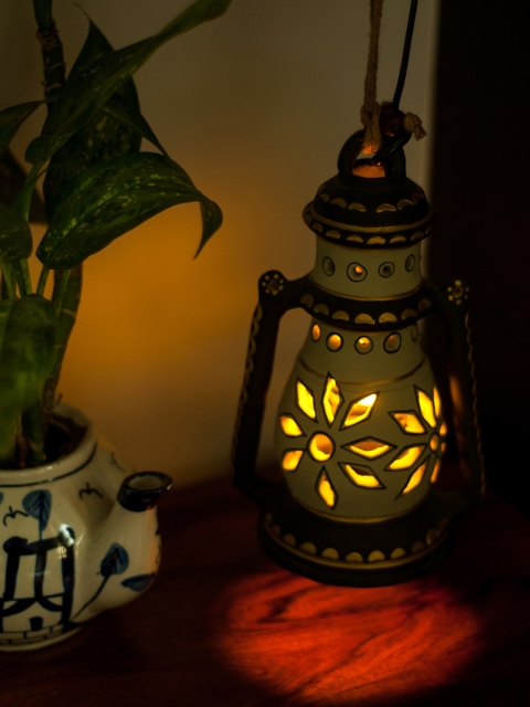 

ExclusiveLane Beige & Black Terracotta Lantern