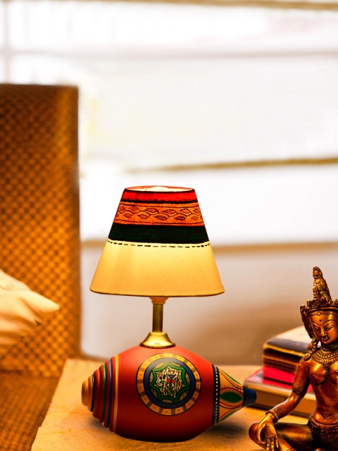 

ExclusiveLane Red & Off-White Terracotta Warli Handpainted Shankh Lamp