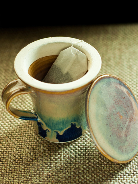 

ExclusiveLane Brown Printed Handcrafted Tea Mug with Filter & Lid