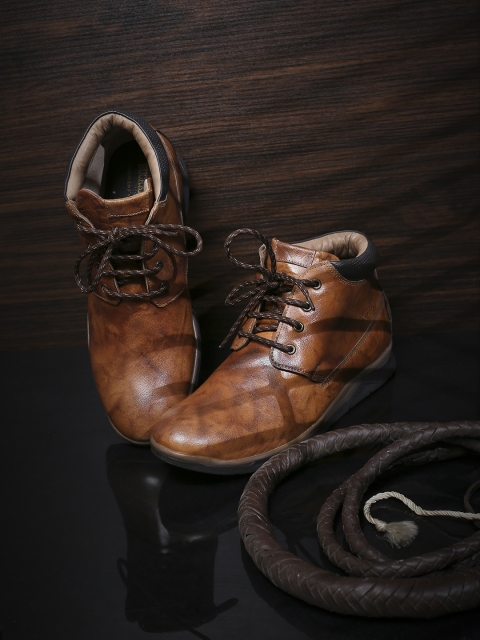 

Buckaroo Men Brown Leather Flat Boots