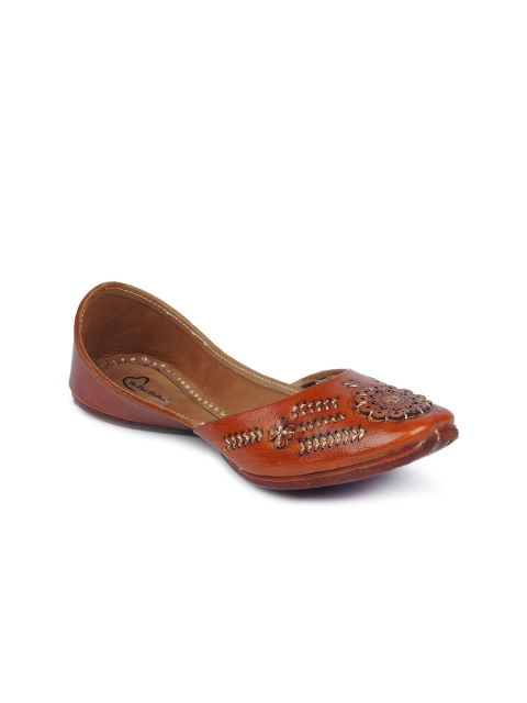 

The Desi Dulhan Women Brown Textured Leather Ethnic Mojaris Flats