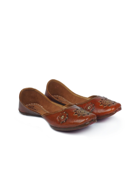 

The Desi Dulhan Women Brown Embellished Leather Ethnic Mojaris Flats