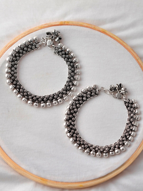 

Infuzze Set of 2 Silver Toned Oxidised Floral Anklet