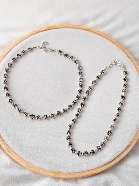 

Infuzze Set of 2 Silver Toned Oxidised Floral Anklet