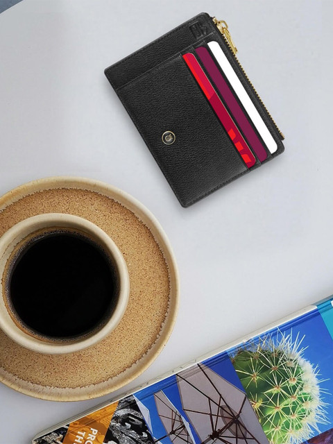 

Lapis Bard Men Solid Black Leather Card Holder