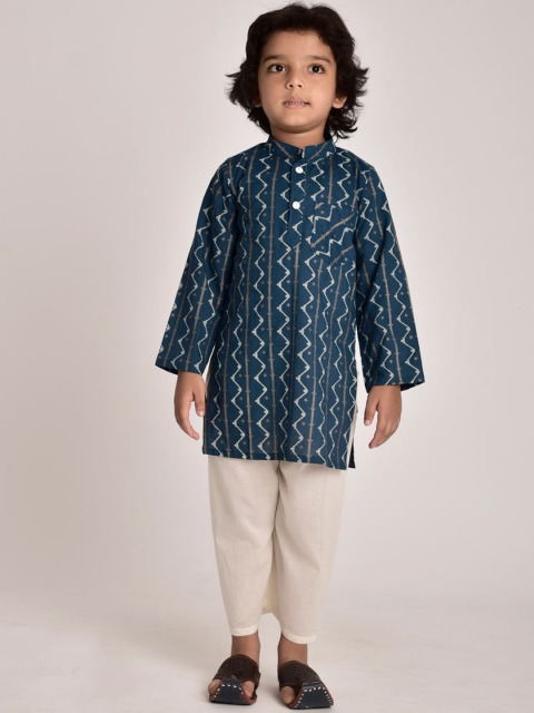 

CUTE LEMONS Boys Blue & Off White Printed Pure Cotton Kurta with Pyjamas