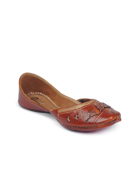 

The Desi Dulhan Women Brown & Gold-Toned Embellished Ethnic Mojaris