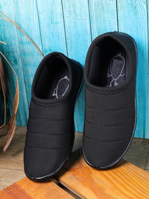 

FABBMATE Women Black Textured Ballerinas with Laser Cuts Flats