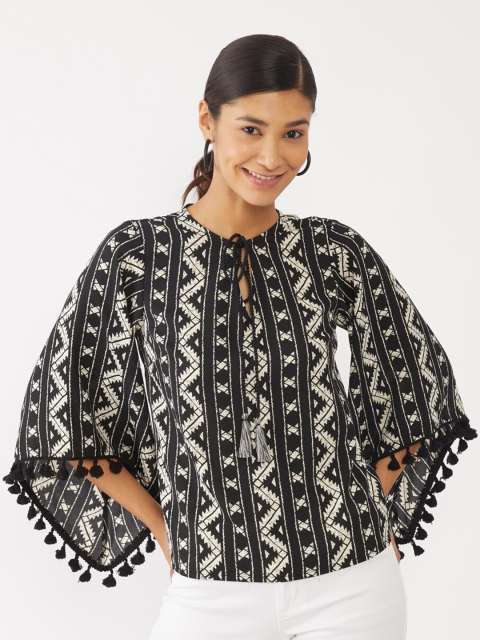 

Zink London Black & Off White Tie-Up Neck Regular Top