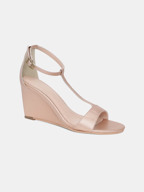 

W The Folksong Collection Gold-Toned PU Party Wedge Peep Toes with Buckles