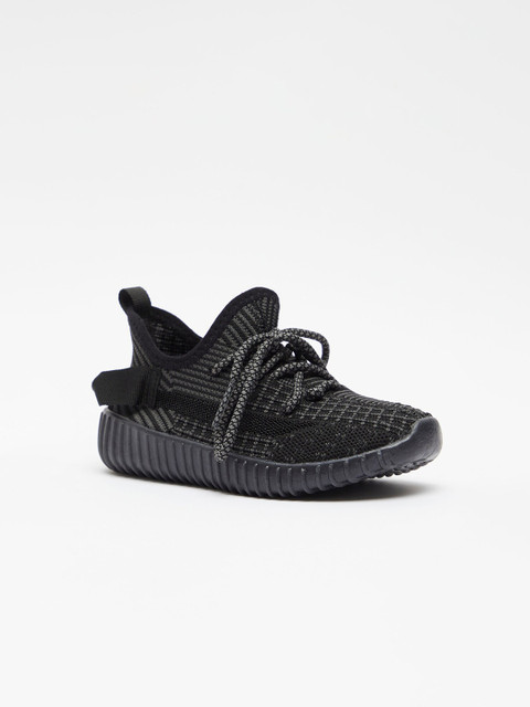 

shoexpress Boys Black Textile Training or Gym Non-Marking Shoes