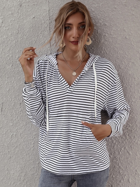 

GRACE & JACK Women Black & White Striped Pullover