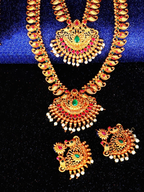 

Mirraw Gold-Plated Green & Pink Stone Studded White Pearl Beaded Jewellery Set