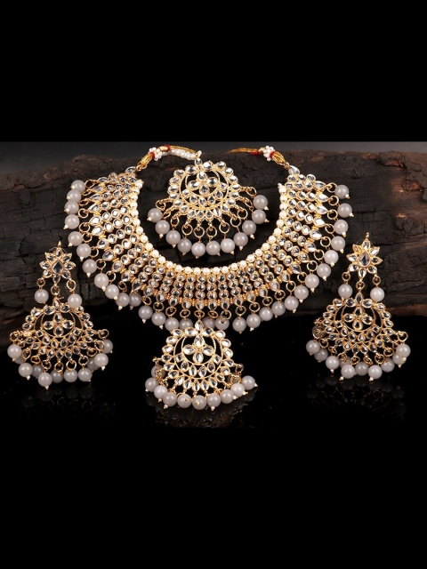 

Mirraw Gold-Plated White Kundan-Studded & Beaded Jewellery Set