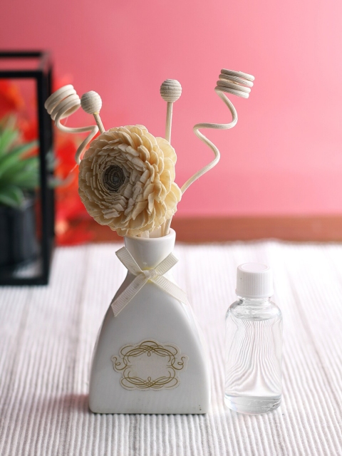

Aapno Rajasthan Unisex Appealing And Sweet Fragrance Aroma Oil Diffusers, White