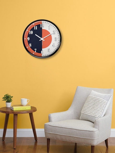 

999Store Brown & White Colourblocked Traditional Wall Clock