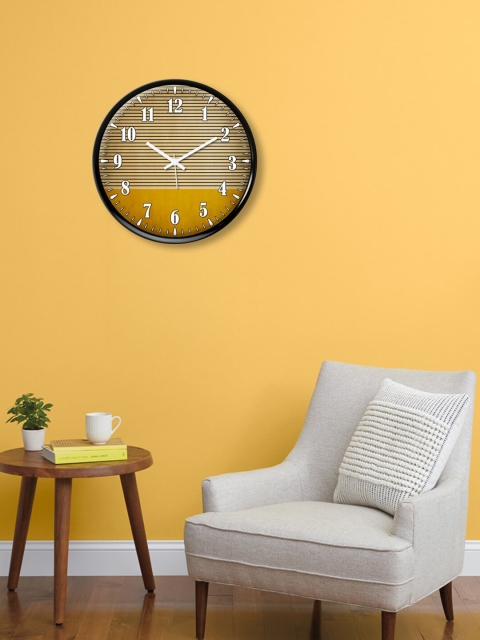 

999Store Brown & White Striped Round Contemporary Wall Clock