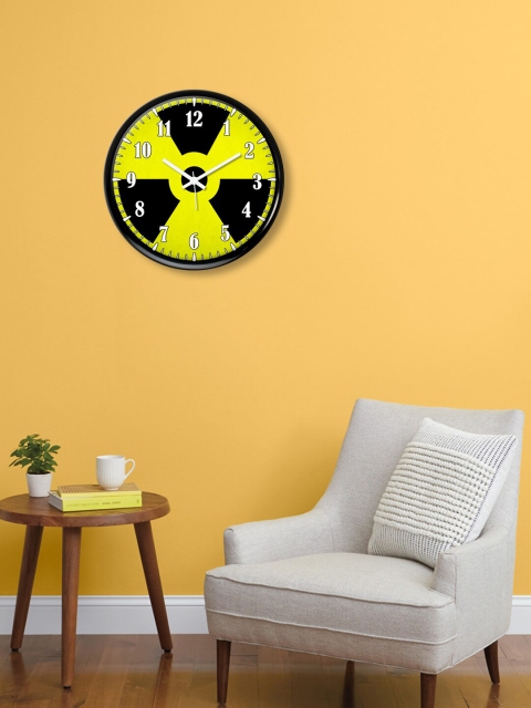 

999Store Yellow & Black Colourblocked Analogue Contemporary Wall Clock