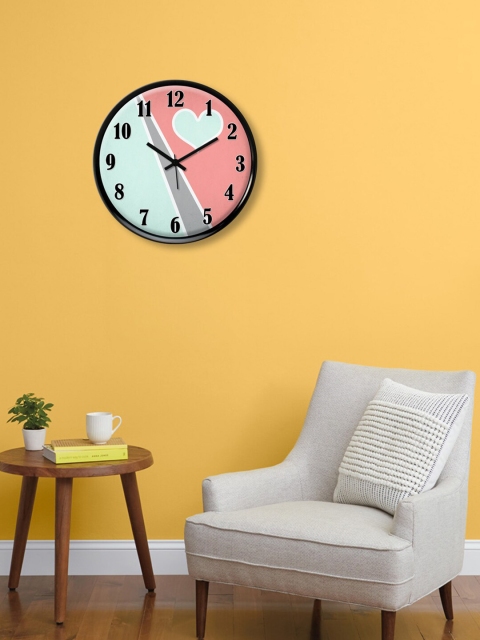 

999Store Rose & Green Love Heart Round Traditional Wall Clock