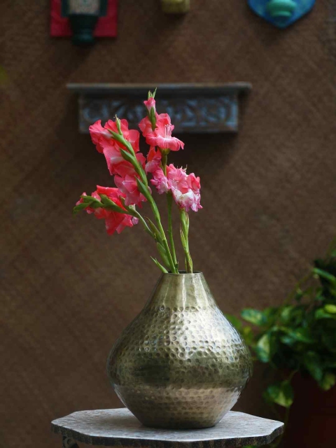 

Amoliconcepts Gold-Toned Hammered Antique Vase