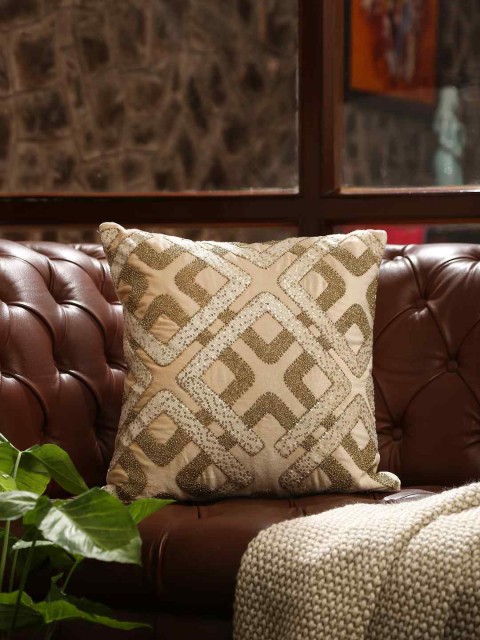 

Amoliconcepts Beige & Gold-Toned Geometric Velvet Square Cushion Covers