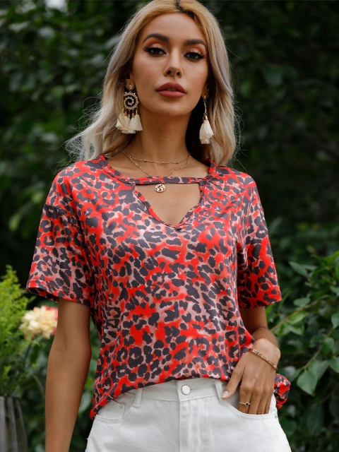 

GRACE & JACK Red & Grey Animal Keyhole Neck Regular Top