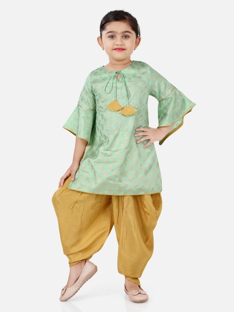 

Ashneeta Girls Green & Yellow Printed Dhoti Pants