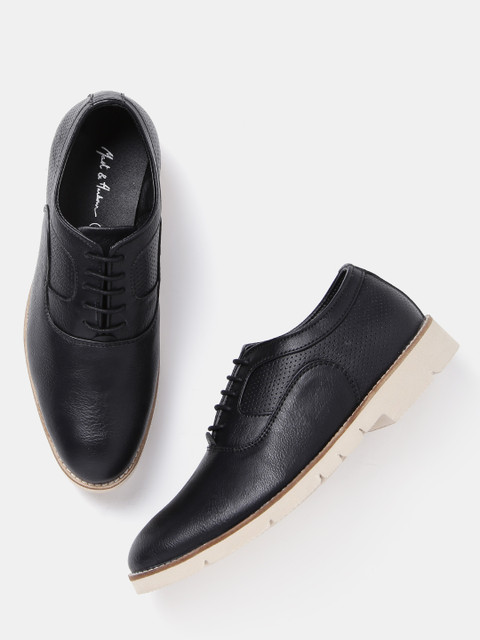 

Mast & Harbour Men Black Textured Oxfords