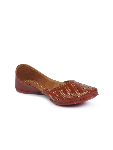 

The Desi Dulhan Women Maroon Textured Leather Ethnic Mojaris with Laser Cuts Flats