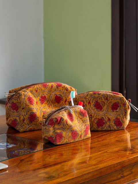 

ExclusiveLane Yellow & Red Set of 3 Utility Travel Organizers