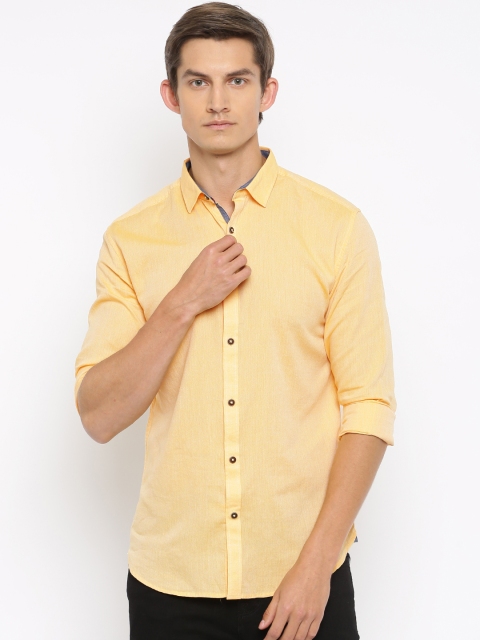 

British Club Men Yellow Regular Fit Solid Casual Shirt