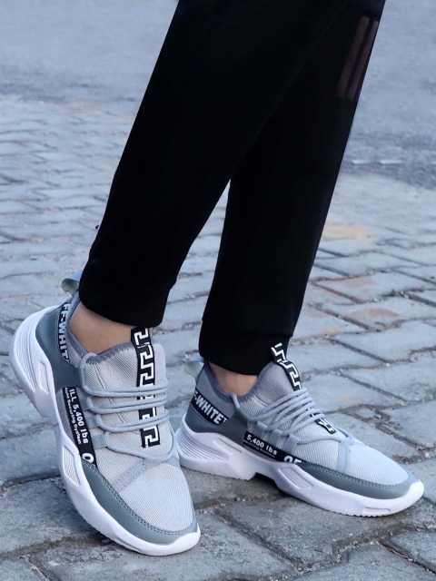 

Hundo P Men Grey & Black Sports Shoes
